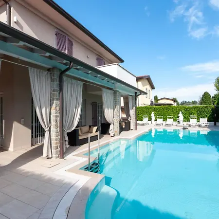 Giuly Villa Sirmione