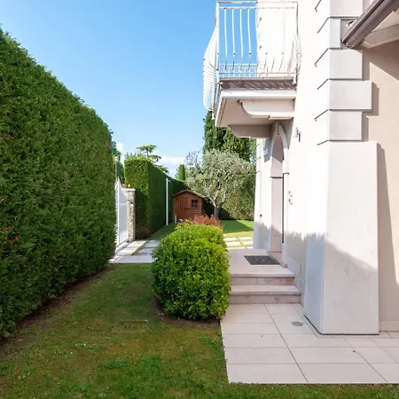 Giuly Villa Sirmione