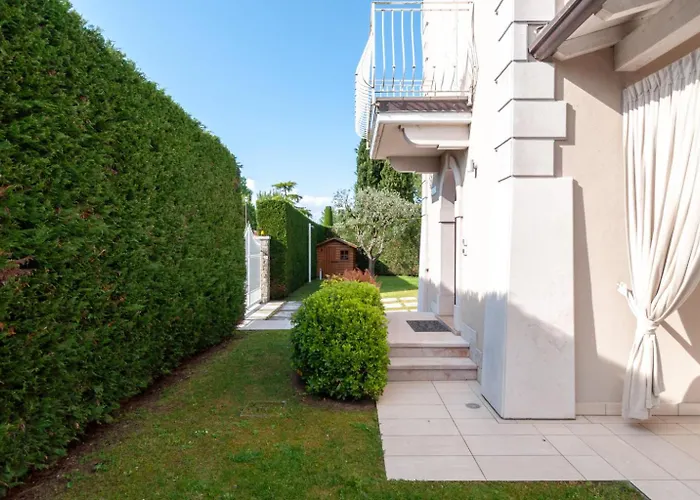 Giuly Willa Sirmione